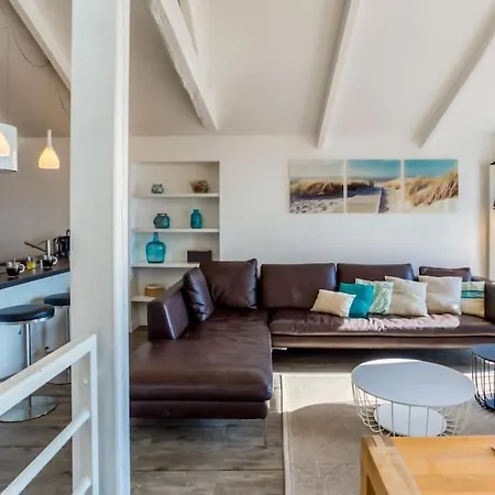 #40 Bright Sea View For 6 2mins Walk Port & Sea *