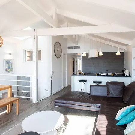 #40 Bright Sea View For 6 2mins Walk Port & Sea