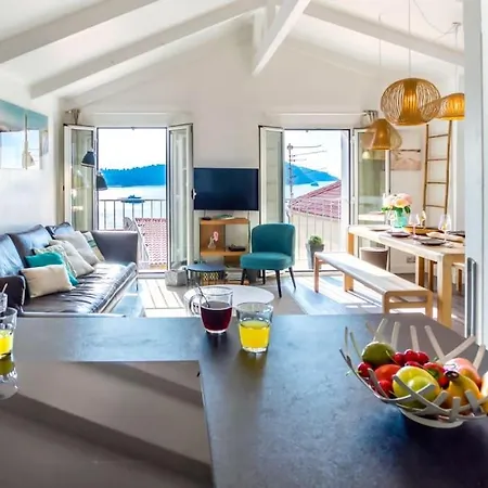 #40 Bright Sea View For 6 2mins Walk Port & Sea 아파트