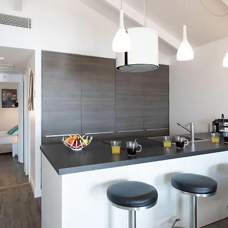 아파트 #40 Bright Sea View For 6 2mins Walk Port & Sea 빌프랑슈쉬르메르