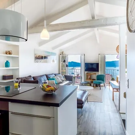 아파트 #40 Bright Sea View For 6 2mins Walk Port & Sea