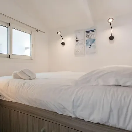 Apartment #40 Bright Sea View For 6 2mins Walk Port & Sea *