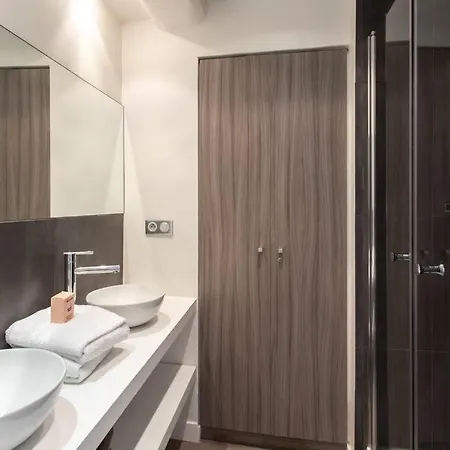 #40 Bright Sea View For 6 2mins Walk Port & Sea 아파트 *
